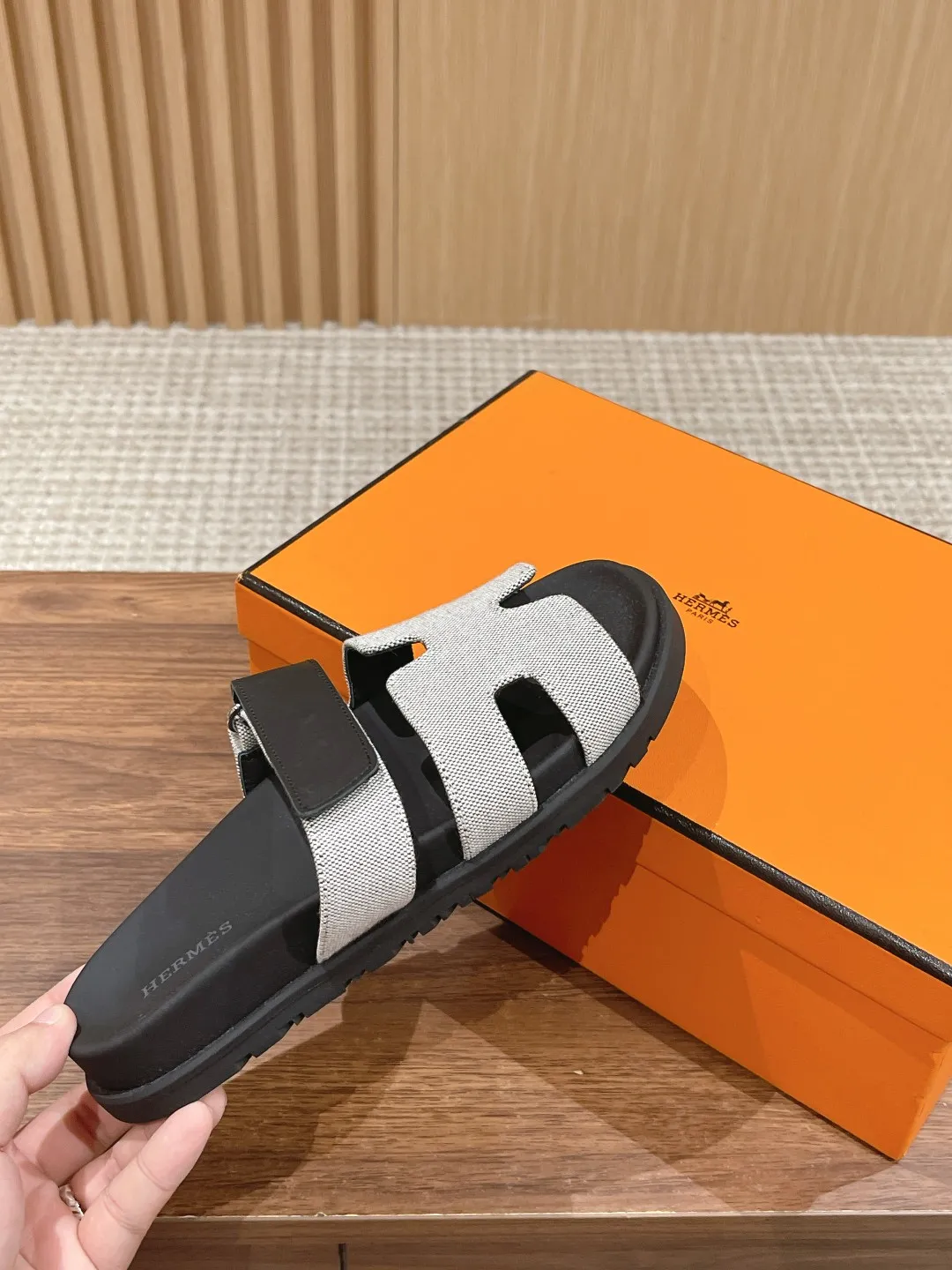 👟👟Ex-factory price 480👟👟 𝐇𝐞𝐫𝐦𝐞𝐬 Hermès second uncle slippers, you must call like crazy🙆 The classic + 2025 new color matching is also so beautiful. The contrasting splicing of different colors and materials can easily create a fashionable look Size: 35-45